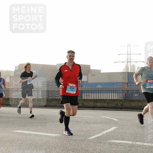 03.10.2026 - Köhlbrandbrückenlauf Michael Burmester http://msf.ph/oto/10770922 03.10.2026 09:15:17 Position 3 1080, 2617 meine-sportfotos.de