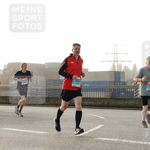 03.10.2026 - Köhlbrandbrückenlauf Michael Burmester http://msf.ph/oto/10770926 03.10.2026 09:15:17 Position 3 1080, 2617 meine-sportfotos.de