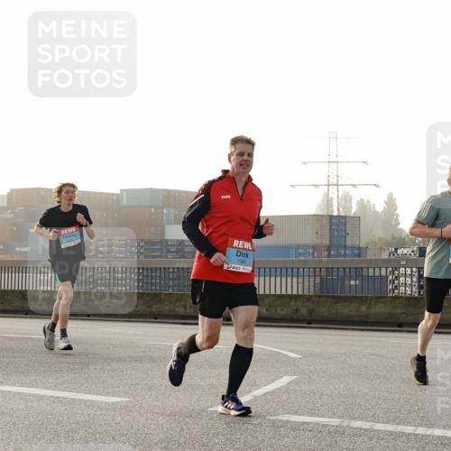 03.10.2026 - Köhlbrandbrückenlauf Michael Burmester http://msf.ph/oto/10770928 03.10.2026 09:15:17 Position 3 1080, 2617 meine-sportfotos.de