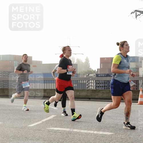 03.10.2026 - Köhlbrandbrückenlauf Michael Burmester http://msf.ph/oto/10770941 03.10.2026 09:15:20 Position 3  meine-sportfotos.de