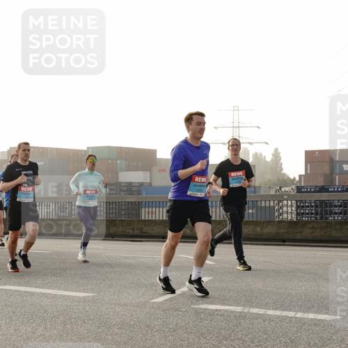 03.10.2026 - Köhlbrandbrückenlauf Michael Burmester http://msf.ph/oto/10770950 03.10.2026 09:15:22 Position 3 2712, 2306 meine-sportfotos.de