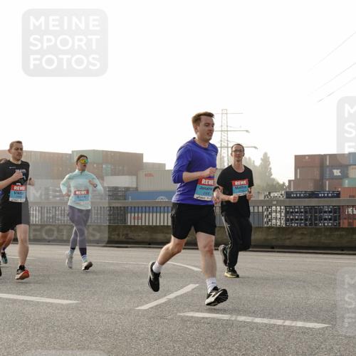 03.10.2026 - Köhlbrandbrückenlauf Michael Burmester http://msf.ph/oto/10770952 03.10.2026 09:15:22 Position 3  meine-sportfotos.de