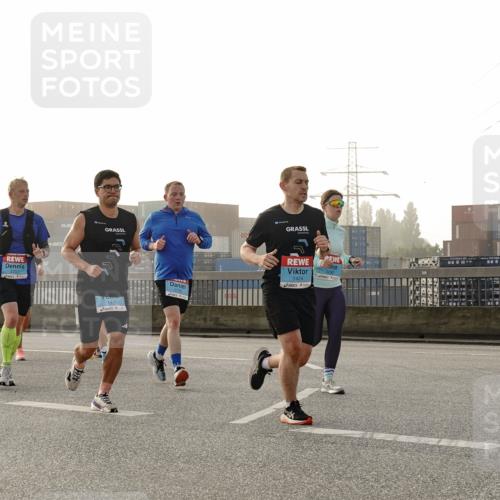 03.10.2026 - Köhlbrandbrückenlauf Michael Burmester http://msf.ph/oto/10770959 03.10.2026 09:15:23 Position 3 2257, 1418, 1770, 1424 meine-sportfotos.de