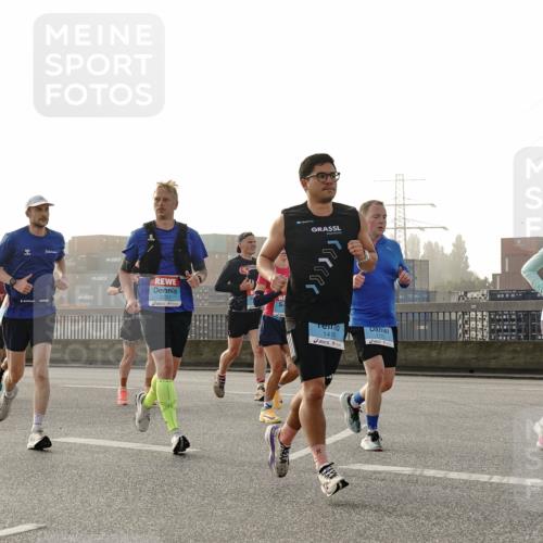 03.10.2026 - Köhlbrandbrückenlauf Michael Burmester http://msf.ph/oto/10770965 03.10.2026 09:15:24 Position 3 2257, 1418, 1770, 1424 meine-sportfotos.de
