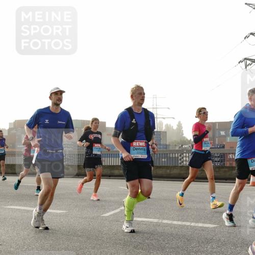 03.10.2026 - Köhlbrandbrückenlauf Michael Burmester http://msf.ph/oto/10770972 03.10.2026 09:15:25 Position 3 2257, 1770, 141 meine-sportfotos.de