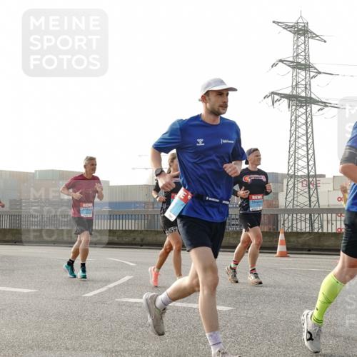 03.10.2026 - Köhlbrandbrückenlauf Michael Burmester http://msf.ph/oto/10770981 03.10.2026 09:15:26 Position 3  meine-sportfotos.de