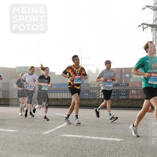 03.10.2026 - Köhlbrandbrückenlauf Michael Burmester http://msf.ph/oto/10771016 03.10.2026 09:15:32 Position 3 2042, 3799 meine-sportfotos.de