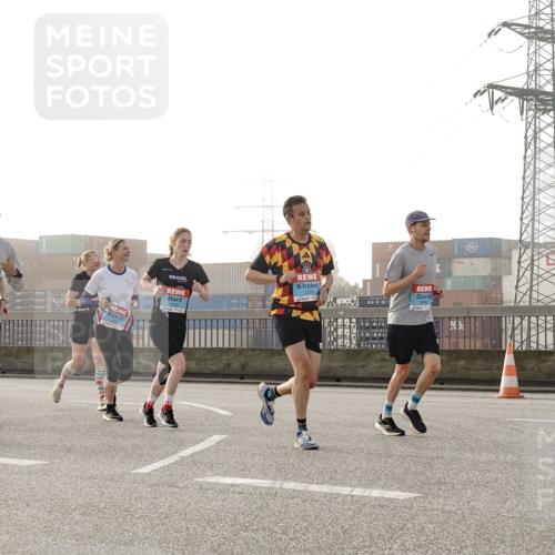 03.10.2026 - Köhlbrandbrückenlauf Michael Burmester http://msf.ph/oto/10771020 03.10.2026 09:15:32 Position 3  meine-sportfotos.de