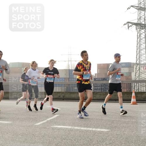 03.10.2026 - Köhlbrandbrückenlauf Michael Burmester http://msf.ph/oto/10771022 03.10.2026 09:15:32 Position 3  meine-sportfotos.de