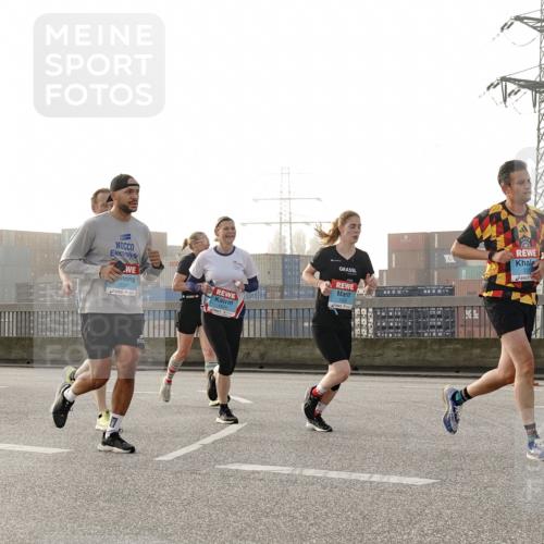 03.10.2026 - Köhlbrandbrückenlauf Michael Burmester http://msf.ph/oto/10771025 03.10.2026 09:15:33 Position 3 19, 2042, 2486 meine-sportfotos.de
