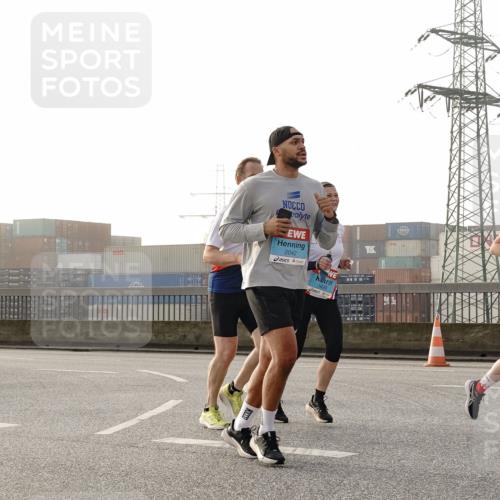 03.10.2026 - Köhlbrandbrückenlauf Michael Burmester http://msf.ph/oto/10771033 03.10.2026 09:15:34 Position 3 2042, 1620, 1422 meine-sportfotos.de