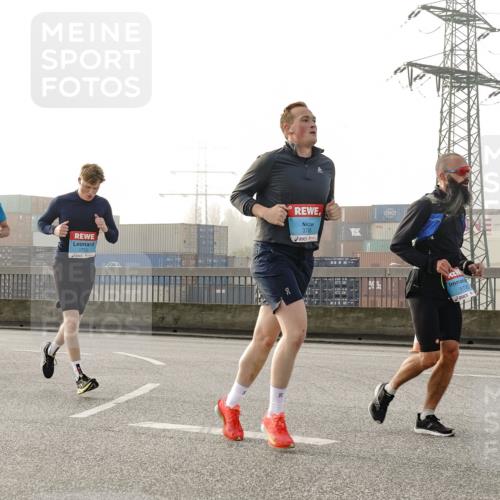 03.10.2026 - Köhlbrandbrückenlauf Michael Burmester http://msf.ph/oto/10771052 03.10.2026 09:15:39 Position 3 1666, 175, 3765, 1730, 7 meine-sportfotos.de
