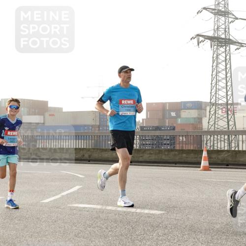 03.10.2026 - Köhlbrandbrückenlauf Michael Burmester http://msf.ph/oto/10771064 03.10.2026 09:15:40 Position 3 3821, 1666, 1755 meine-sportfotos.de
