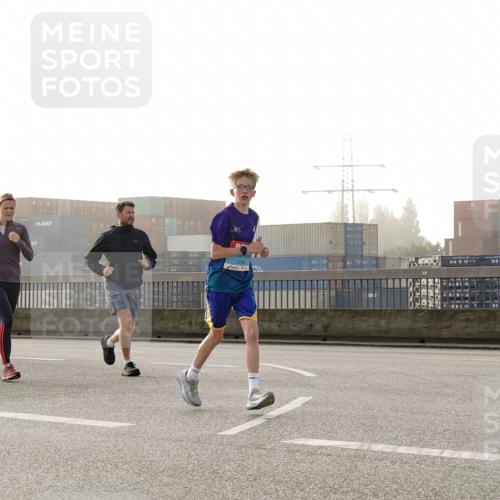 03.10.2026 - Köhlbrandbrückenlauf Michael Burmester http://msf.ph/oto/10771079 03.10.2026 09:15:42 Position 3  meine-sportfotos.de