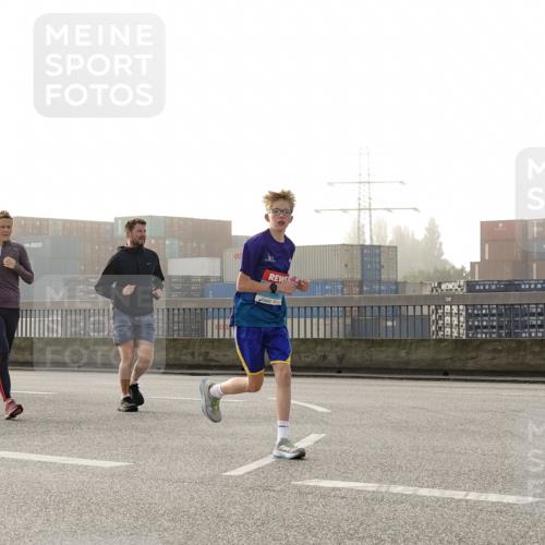03.10.2026 - Köhlbrandbrückenlauf Michael Burmester http://msf.ph/oto/10771081 03.10.2026 09:15:42 Position 3  meine-sportfotos.de