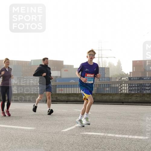 03.10.2026 - Köhlbrandbrückenlauf Michael Burmester http://msf.ph/oto/10771085 03.10.2026 09:15:42 Position 3 1299 meine-sportfotos.de