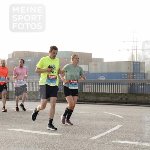 03.10.2026 - Köhlbrandbrückenlauf Michael Burmester http://msf.ph/oto/10771106 03.10.2026 09:15:49 Position 3 19, 1874, 1873 meine-sportfotos.de