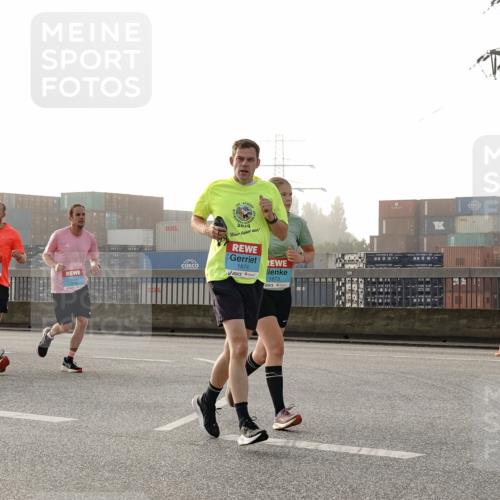 03.10.2026 - Köhlbrandbrückenlauf Michael Burmester http://msf.ph/oto/10771112 03.10.2026 09:15:50 Position 3 2025, 1874, 1873, 000 meine-sportfotos.de