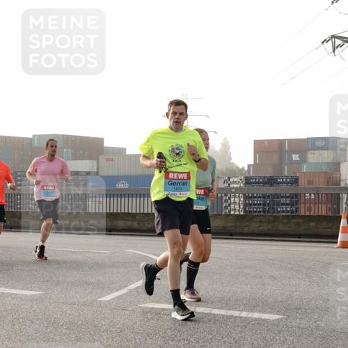 03.10.2026 - Köhlbrandbrückenlauf Michael Burmester http://msf.ph/oto/10771114 03.10.2026 09:15:50 Position 3 2025, 1874, 373 meine-sportfotos.de