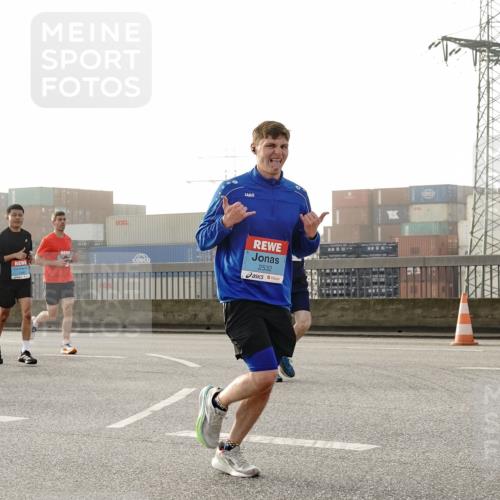 03.10.2026 - Köhlbrandbrückenlauf Michael Burmester http://msf.ph/oto/10771136 03.10.2026 09:15:53 Position 3 2401, 2532 meine-sportfotos.de
