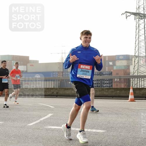 03.10.2026 - Köhlbrandbrückenlauf Michael Burmester http://msf.ph/oto/10771138 03.10.2026 09:15:53 Position 3 2532 meine-sportfotos.de
