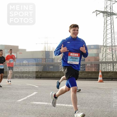 03.10.2026 - Köhlbrandbrückenlauf Michael Burmester http://msf.ph/oto/10771140 03.10.2026 09:15:53 Position 3 19, 2532 meine-sportfotos.de