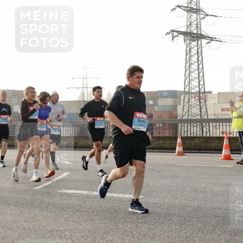 03.10.2026 - Köhlbrandbrückenlauf Michael Burmester http://msf.ph/oto/10771150 03.10.2026 09:15:55 Position 3 665, 2401, 2707 meine-sportfotos.de