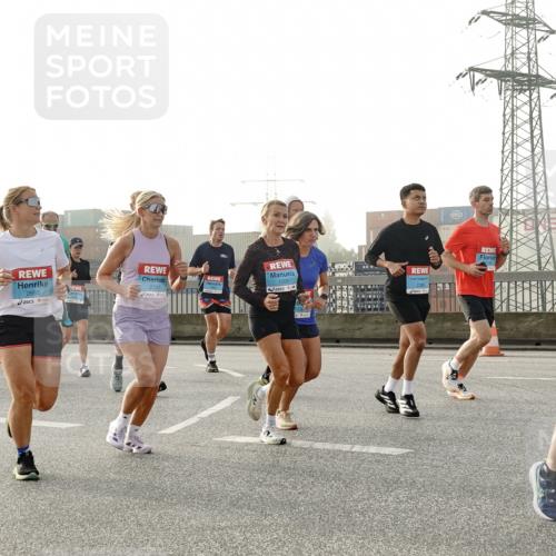 03.10.2026 - Köhlbrandbrückenlauf Michael Burmester http://msf.ph/oto/10771151 03.10.2026 09:15:55 Position 3 1109, 2665, 2707, 240 meine-sportfotos.de