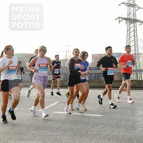 03.10.2026 - Köhlbrandbrückenlauf Michael Burmester http://msf.ph/oto/10771154 03.10.2026 09:15:55 Position 3 1109, 2707, 2665, 1108 meine-sportfotos.de