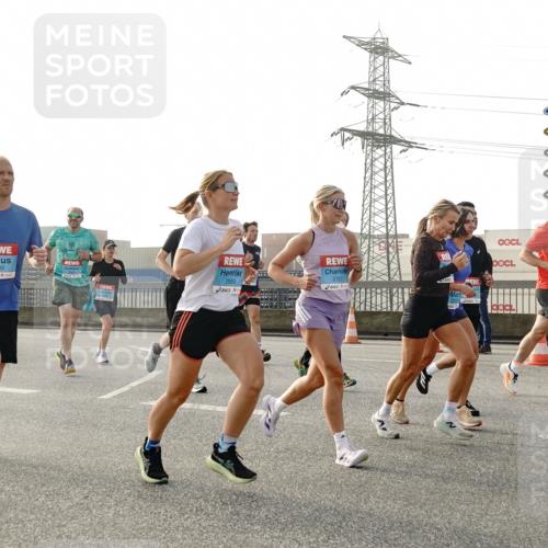 03.10.2026 - Köhlbrandbrückenlauf Michael Burmester http://msf.ph/oto/10771160 03.10.2026 09:15:56 Position 3 1109, 2665, 2707, 3 meine-sportfotos.de