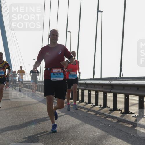 03.10.2026 - Köhlbrandbrückenlauf Yannick Fuchs http://msf.ph/oto/10772118 03.10.2026 09:27:20 Position 1 3157, 2071 meine-sportfotos.de