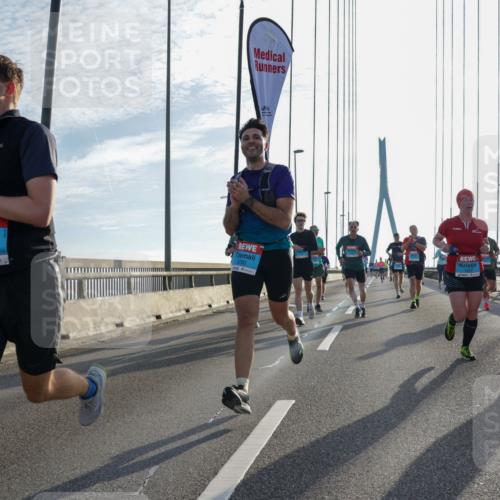 03.10.2026 - Köhlbrandbrückenlauf Yannick Fuchs http://msf.ph/oto/10772176 03.10.2026 09:27:34 Position 1 1339, 3700 meine-sportfotos.de
