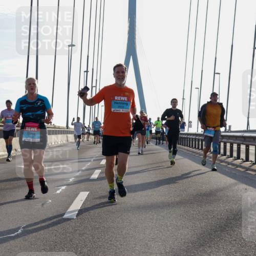 03.10.2026 - Köhlbrandbrückenlauf Yannick Fuchs http://msf.ph/oto/10772534 03.10.2026 09:28:57 Position 1 2292, 2633 meine-sportfotos.de