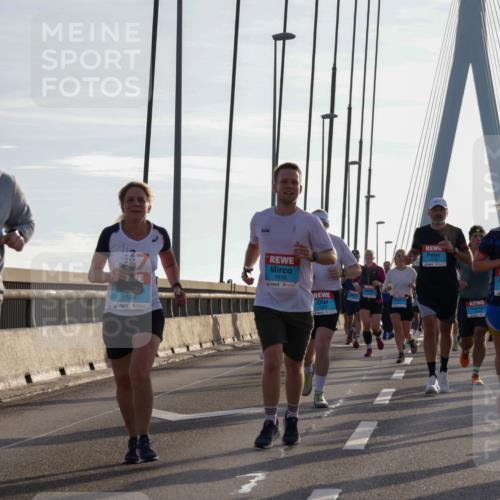 03.10.2026 - Köhlbrandbrückenlauf Yannick Fuchs http://msf.ph/oto/10772606 03.10.2026 09:29:14 Position 1 1564, 1616, 2072, 3100 meine-sportfotos.de