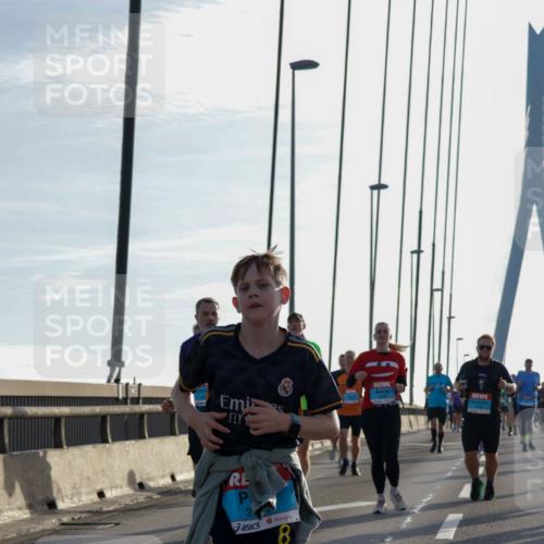 03.10.2026 - Köhlbrandbrückenlauf Yannick Fuchs http://msf.ph/oto/10772704 03.10.2026 09:29:38 Position 1 2, 8 meine-sportfotos.de