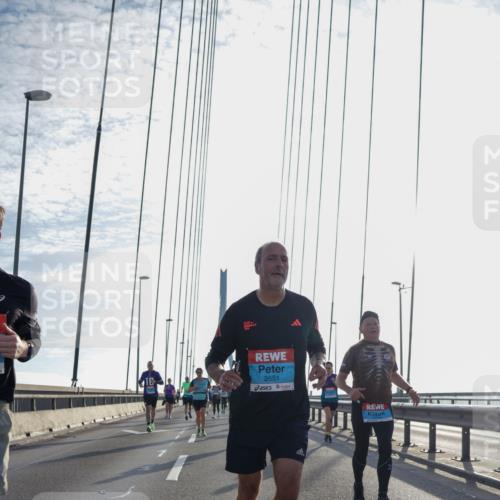 03.10.2026 - Köhlbrandbrückenlauf Yannick Fuchs http://msf.ph/oto/10772748 03.10.2026 09:29:50 Position 1 2651 meine-sportfotos.de