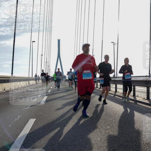 03.10.2026 - Köhlbrandbrückenlauf Yannick Fuchs http://msf.ph/oto/10772809 03.10.2026 09:30:04 Position 1 1851 meine-sportfotos.de