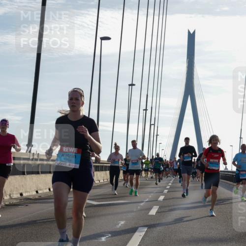 03.10.2026 - Köhlbrandbrückenlauf Yannick Fuchs http://msf.ph/oto/10772900 03.10.2026 09:30:29 Position 1 1254 meine-sportfotos.de