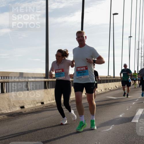 03.10.2026 - Köhlbrandbrückenlauf Yannick Fuchs http://msf.ph/oto/10772907 03.10.2026 09:30:34 Position 1 2402, 2179 meine-sportfotos.de