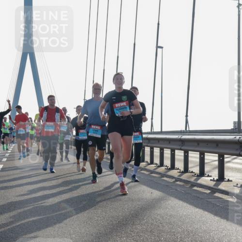 03.10.2026 - Köhlbrandbrückenlauf Yannick Fuchs http://msf.ph/oto/10772927 03.10.2026 09:30:39 Position 1  meine-sportfotos.de