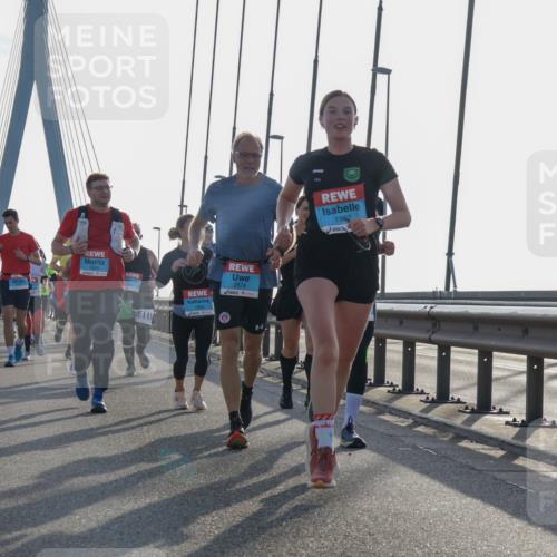 03.10.2026 - Köhlbrandbrückenlauf Yannick Fuchs http://msf.ph/oto/10772931 03.10.2026 09:30:40 Position 1 1804, 2574, 1982 meine-sportfotos.de