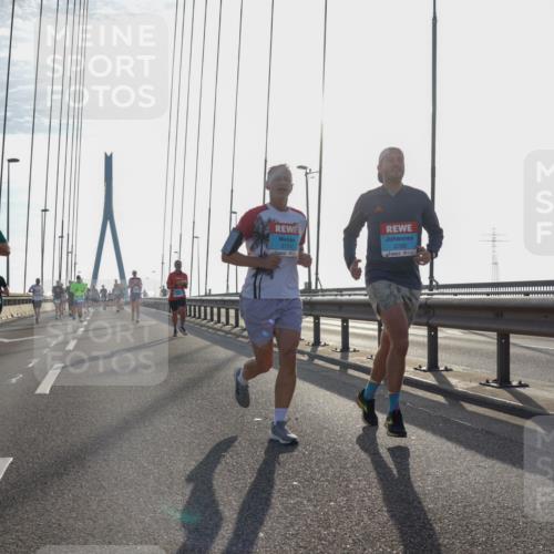 03.10.2026 - Köhlbrandbrückenlauf Yannick Fuchs http://msf.ph/oto/10773177 03.10.2026 09:31:31 Position 1 3751, 2785 meine-sportfotos.de