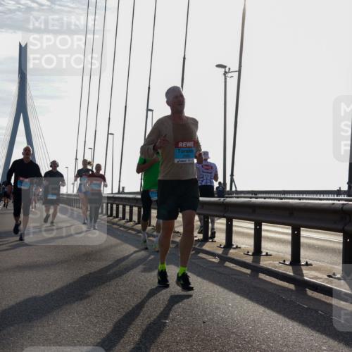 03.10.2026 - Köhlbrandbrückenlauf Yannick Fuchs http://msf.ph/oto/10773256 03.10.2026 09:31:41 Position 1 2990 meine-sportfotos.de