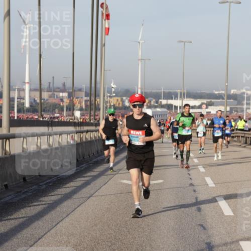 03.10.2026 - Köhlbrandbrückenlauf Yannick Fuchs http://msf.ph/oto/10773521 03.10.2026 09:36:31 Position 2 1114 meine-sportfotos.de