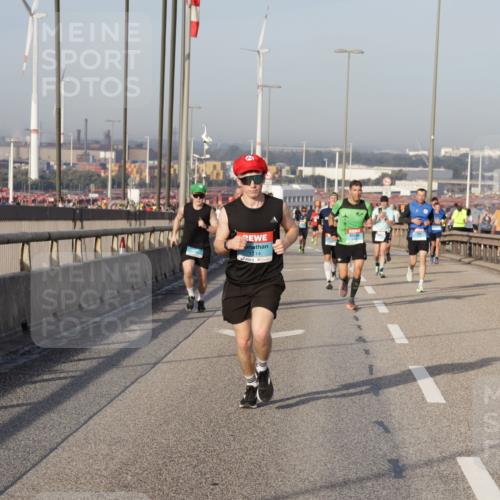 03.10.2026 - Köhlbrandbrückenlauf Yannick Fuchs http://msf.ph/oto/10773525 03.10.2026 09:36:32 Position 2 14 meine-sportfotos.de