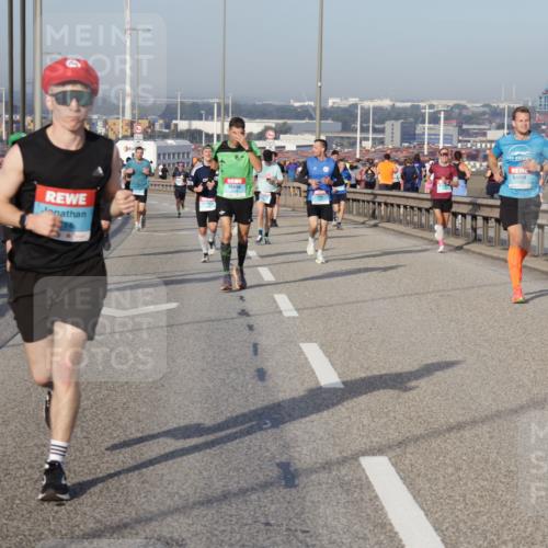 03.10.2026 - Köhlbrandbrückenlauf Yannick Fuchs http://msf.ph/oto/10773533 03.10.2026 09:36:32 Position 2  meine-sportfotos.de