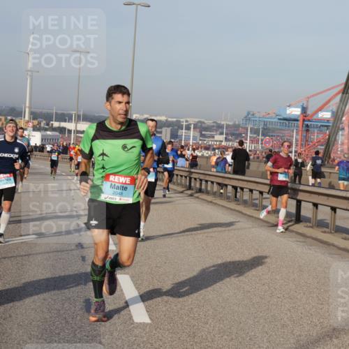 03.10.2026 - Köhlbrandbrückenlauf Yannick Fuchs http://msf.ph/oto/10773540 03.10.2026 09:36:35 Position 2 24, 2048 meine-sportfotos.de