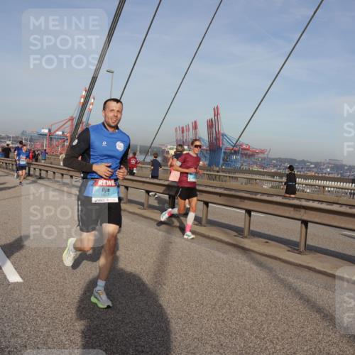 03.10.2026 - Köhlbrandbrückenlauf Yannick Fuchs http://msf.ph/oto/10773561 03.10.2026 09:36:38 Position 2 1827 meine-sportfotos.de