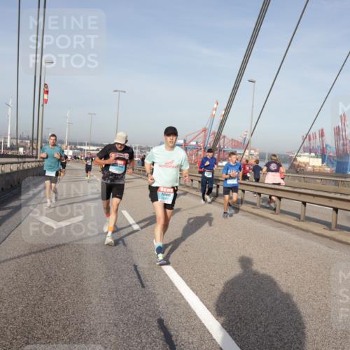 03.10.2026 - Köhlbrandbrückenlauf Yannick Fuchs http://msf.ph/oto/10773573 03.10.2026 09:36:40 Position 2  meine-sportfotos.de