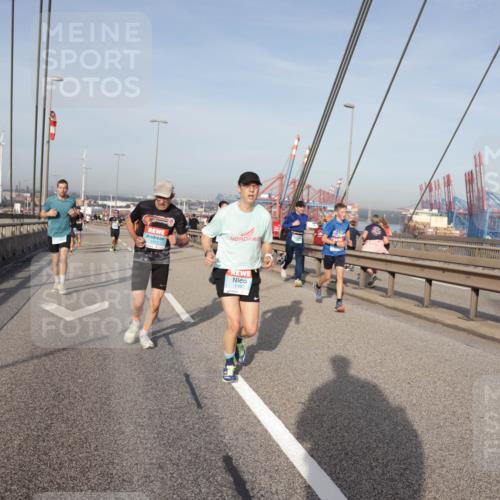 03.10.2026 - Köhlbrandbrückenlauf Yannick Fuchs http://msf.ph/oto/10773576 03.10.2026 09:36:40 Position 2 1777, 1397 meine-sportfotos.de